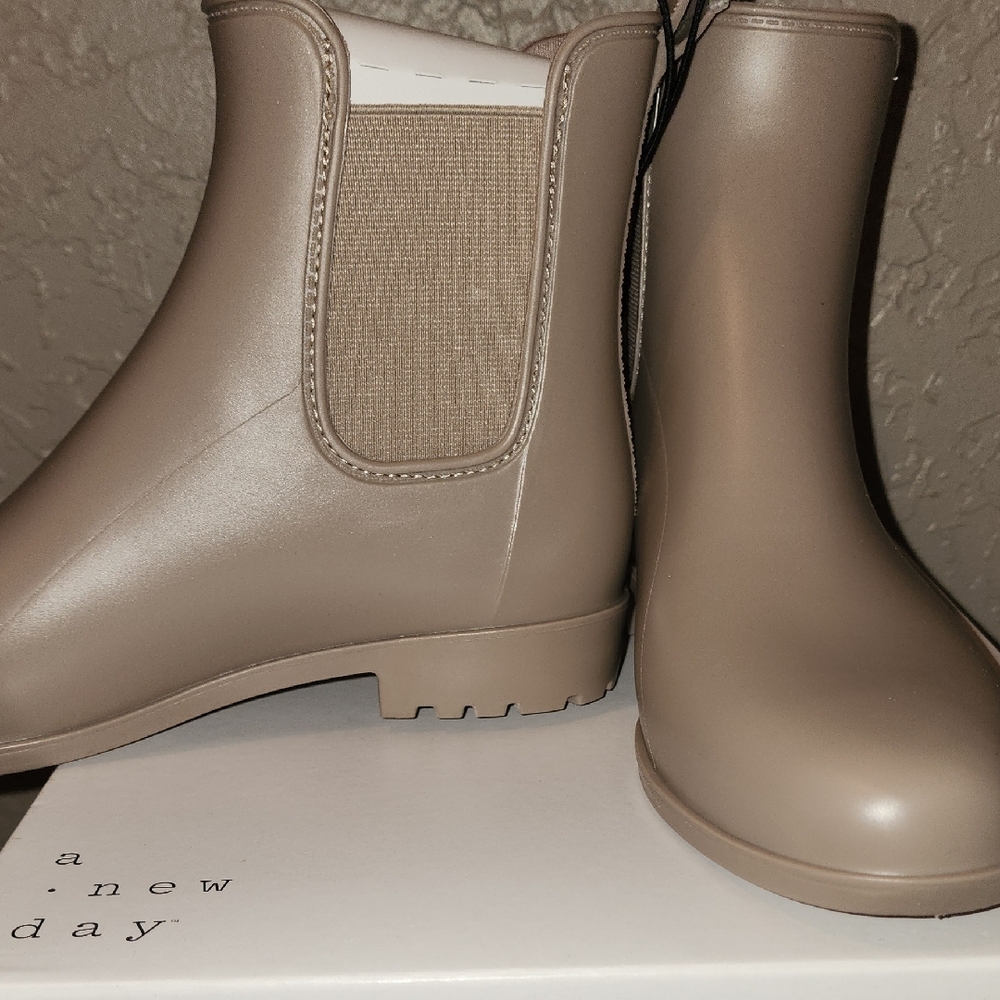 Women's Waterproof Chelsea Boots - Picture 4 of 5